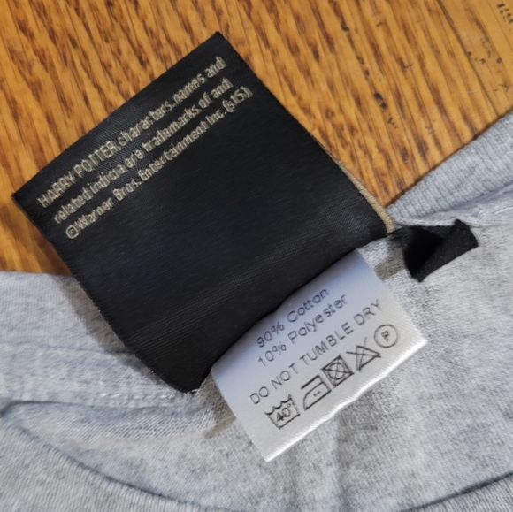 Harry Potter Gryffindor Graphic T-shirt Sz XL & CultureFly Beanie Bundle - Picture 5 of 11